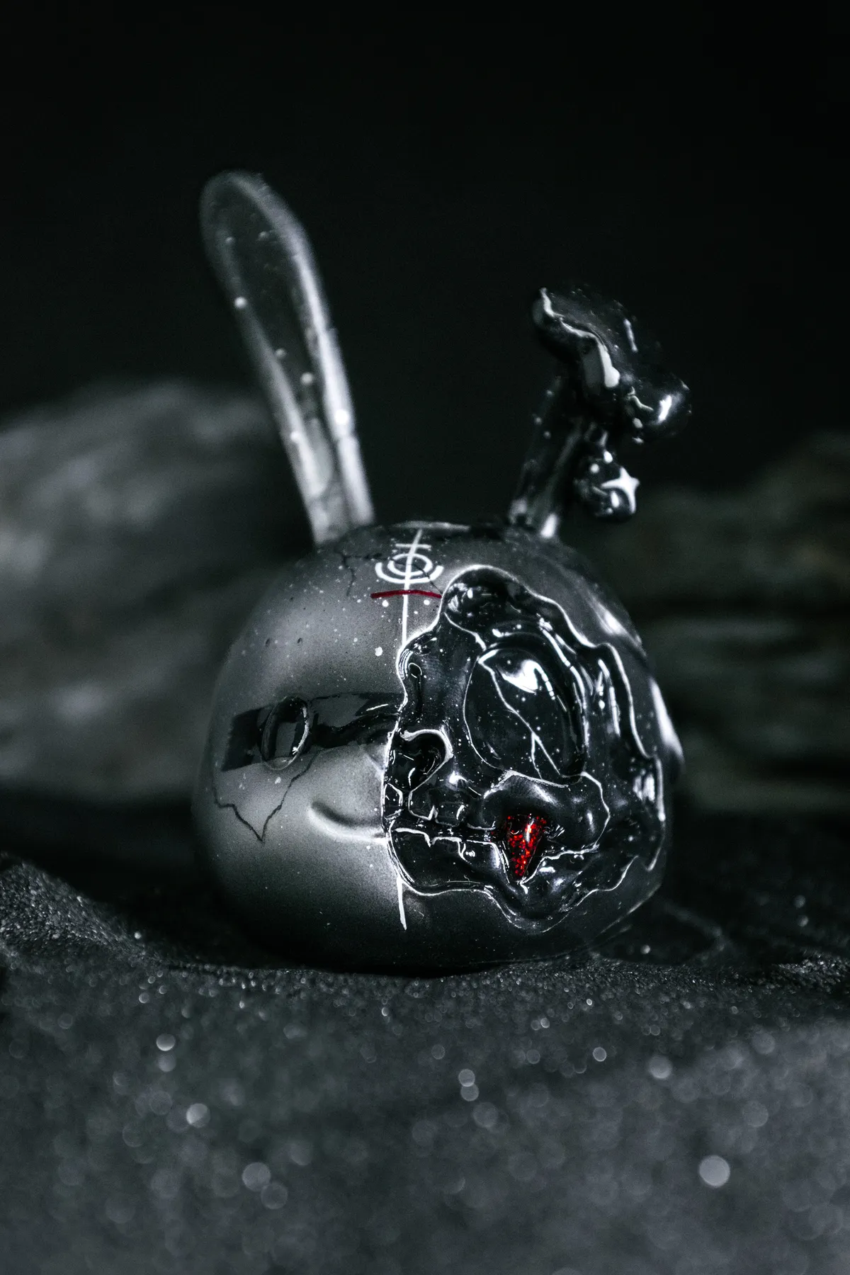 Veil, a custom Goodbunny skull with a glossy black face, a broken glyph and a red glint