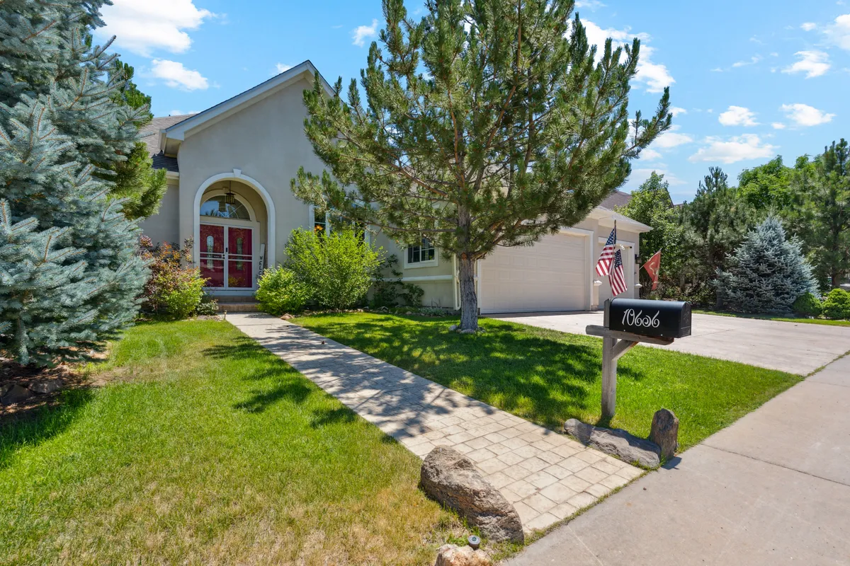 Littleton CO home with front exterior and curb appeal