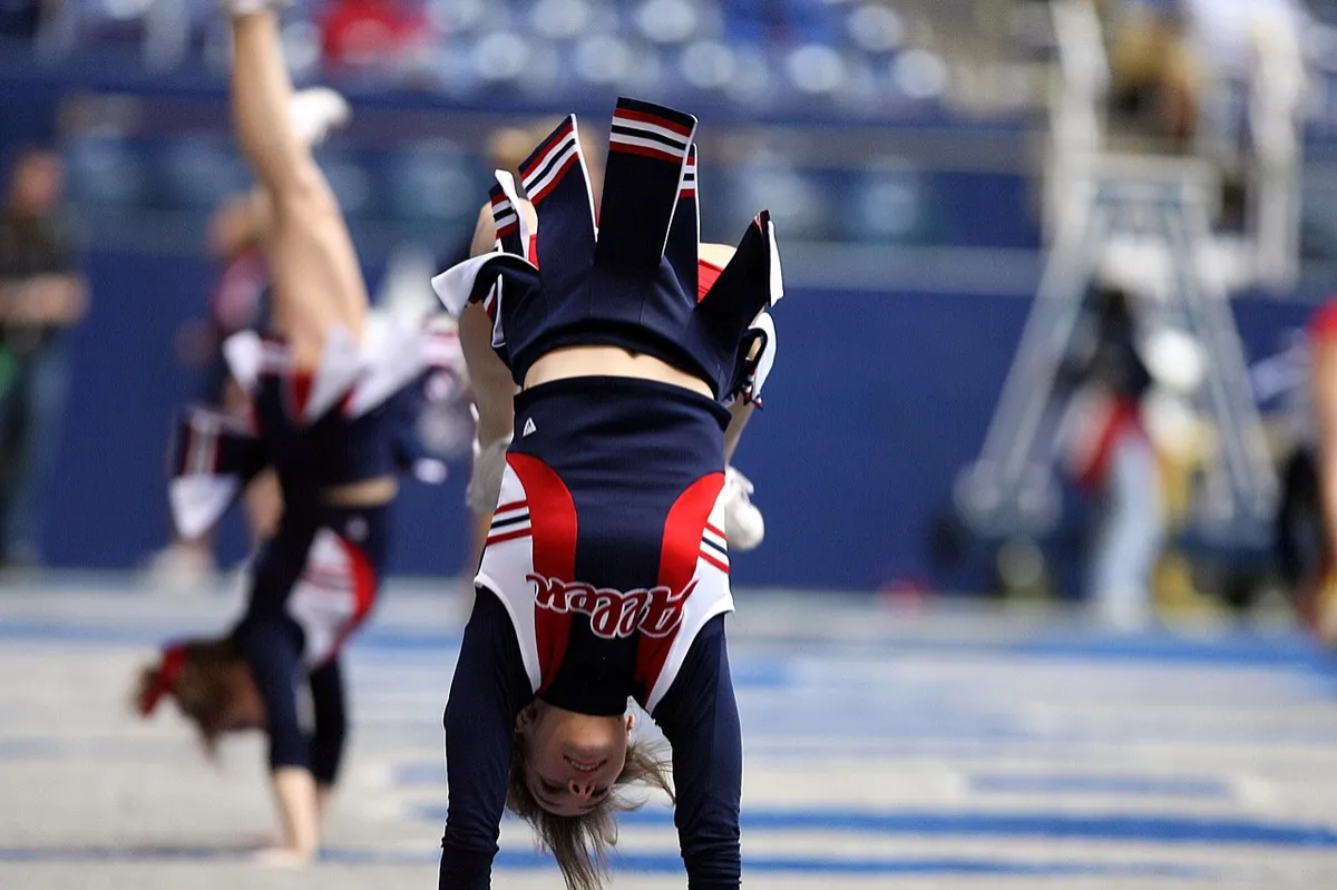 Cheerleader tumbling