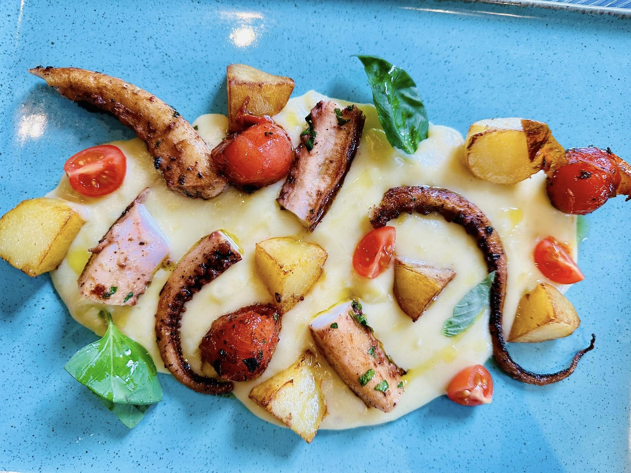 Nahaufnahme von frisch zubereiteter handgemachter Pasta