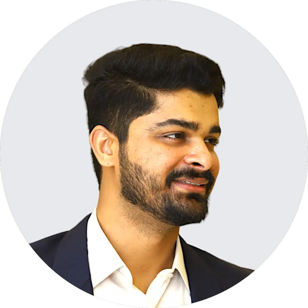 Hasham Akram - Digital Growth Director of MomentumFi Markting.