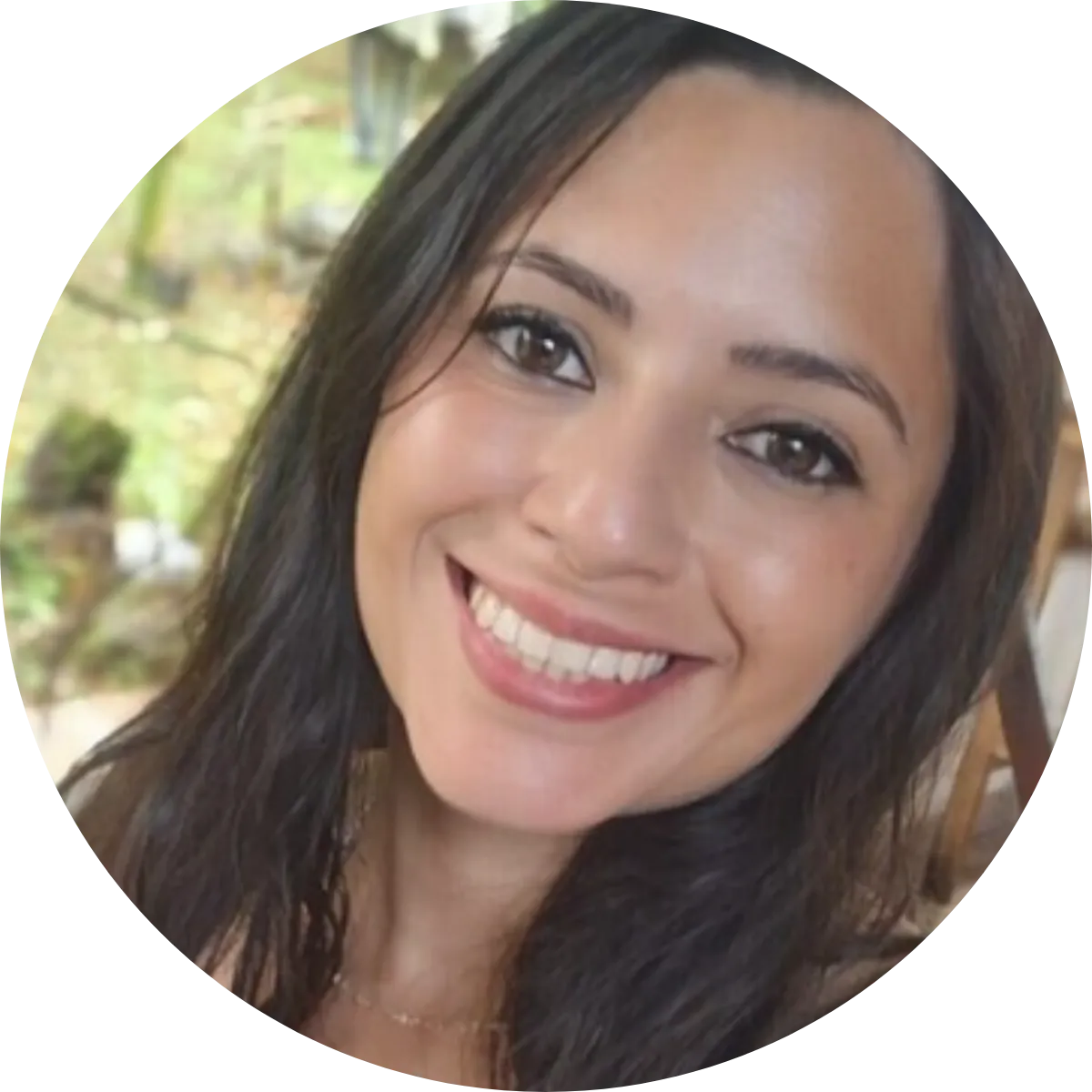 Jacqueline - Senior Designer & Social Analyst at MomentumFi Marketing