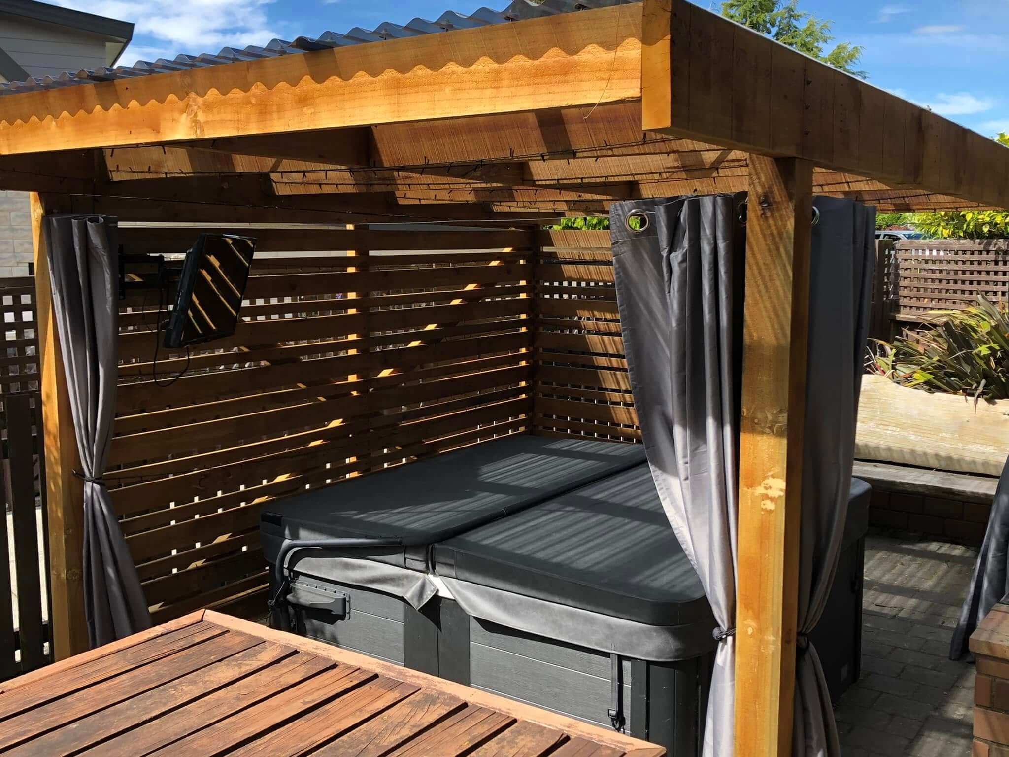 Custom spa hut build by Gore Southland builder