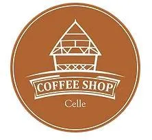Logo Coffee Shop Celle: runder brauner Stempel mit stilisiertem Fachwerk-/Turmmotiv.
