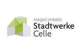 Logo Stadtwerke Celle: grünes geometrisches Icon mit Schriftzug ‚Stadtwerke Celle‘.
