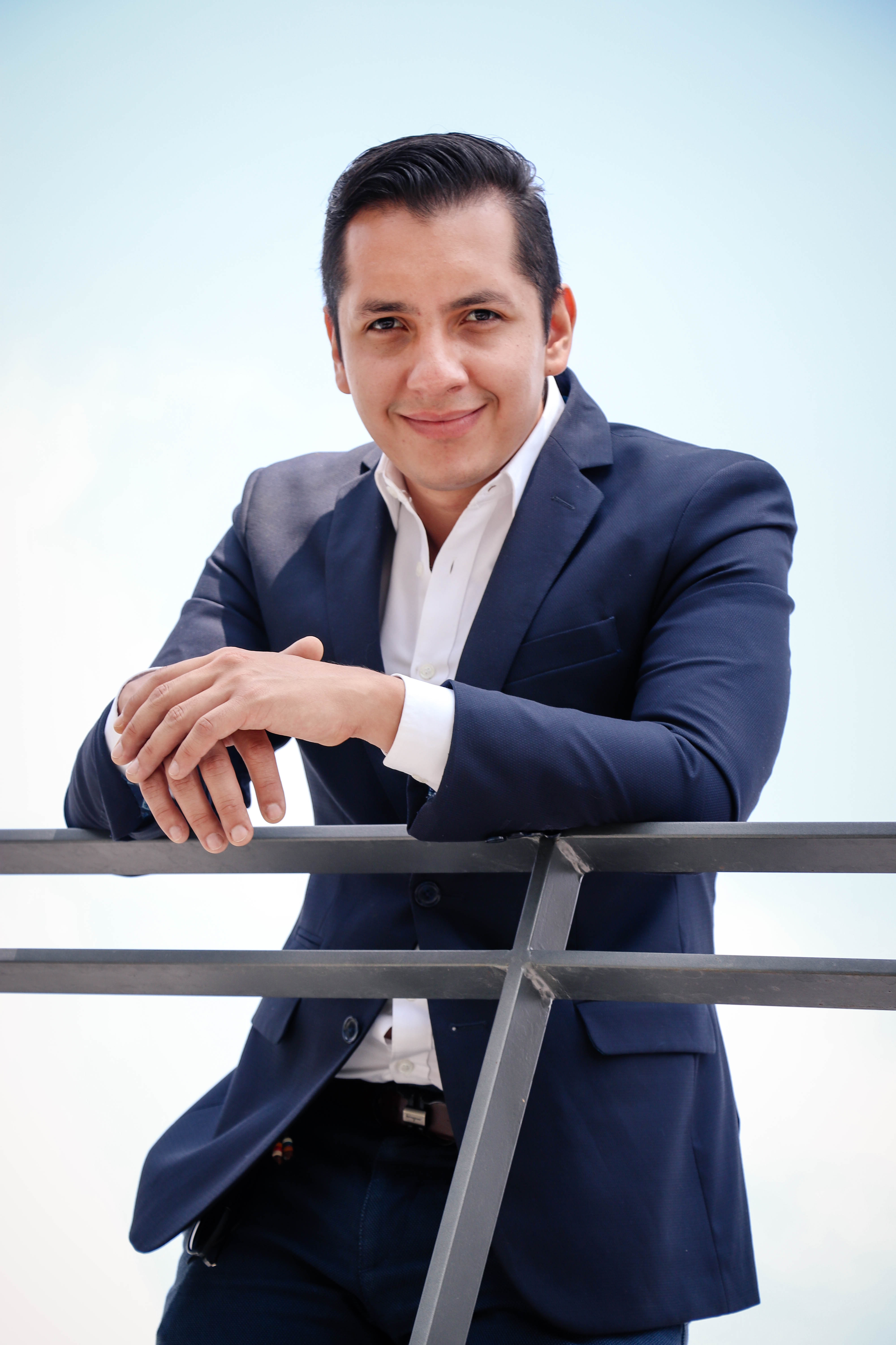 Eddiel Suárez agente profesional de seguros