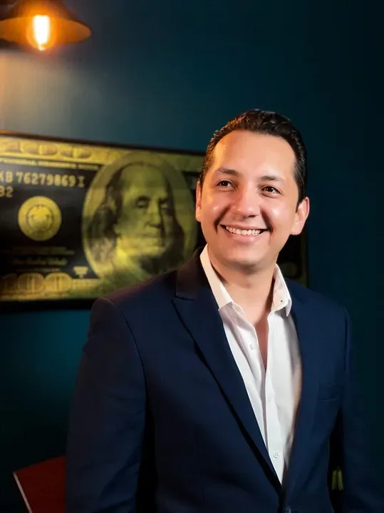 Eddiel Suárez agente profesional de seguros