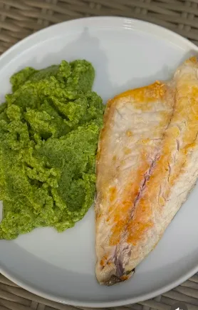 Puré de Bróculos com filete de robalo