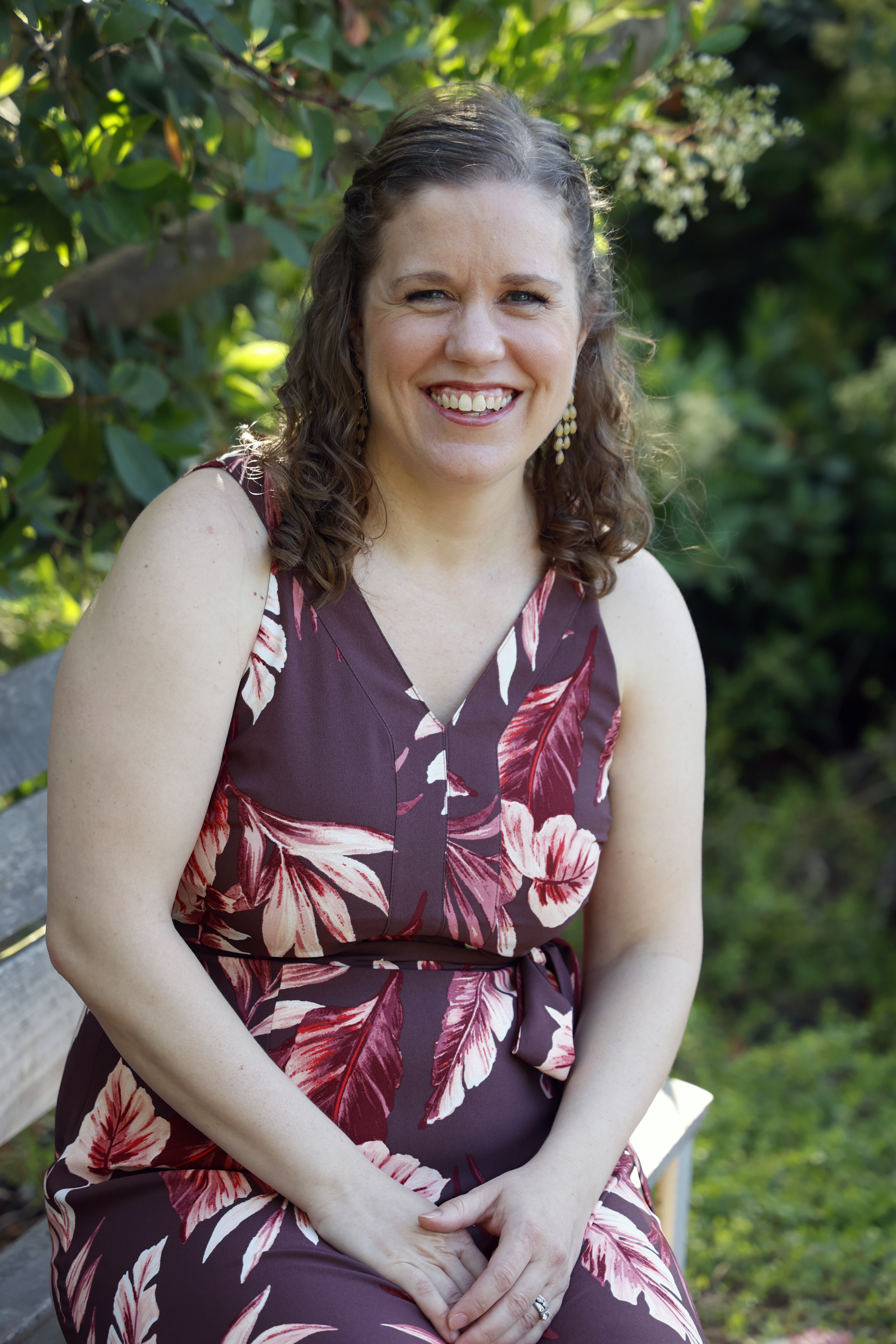 Dr. Emily Altunay, therapist for burnout, shows you what thriving looks like