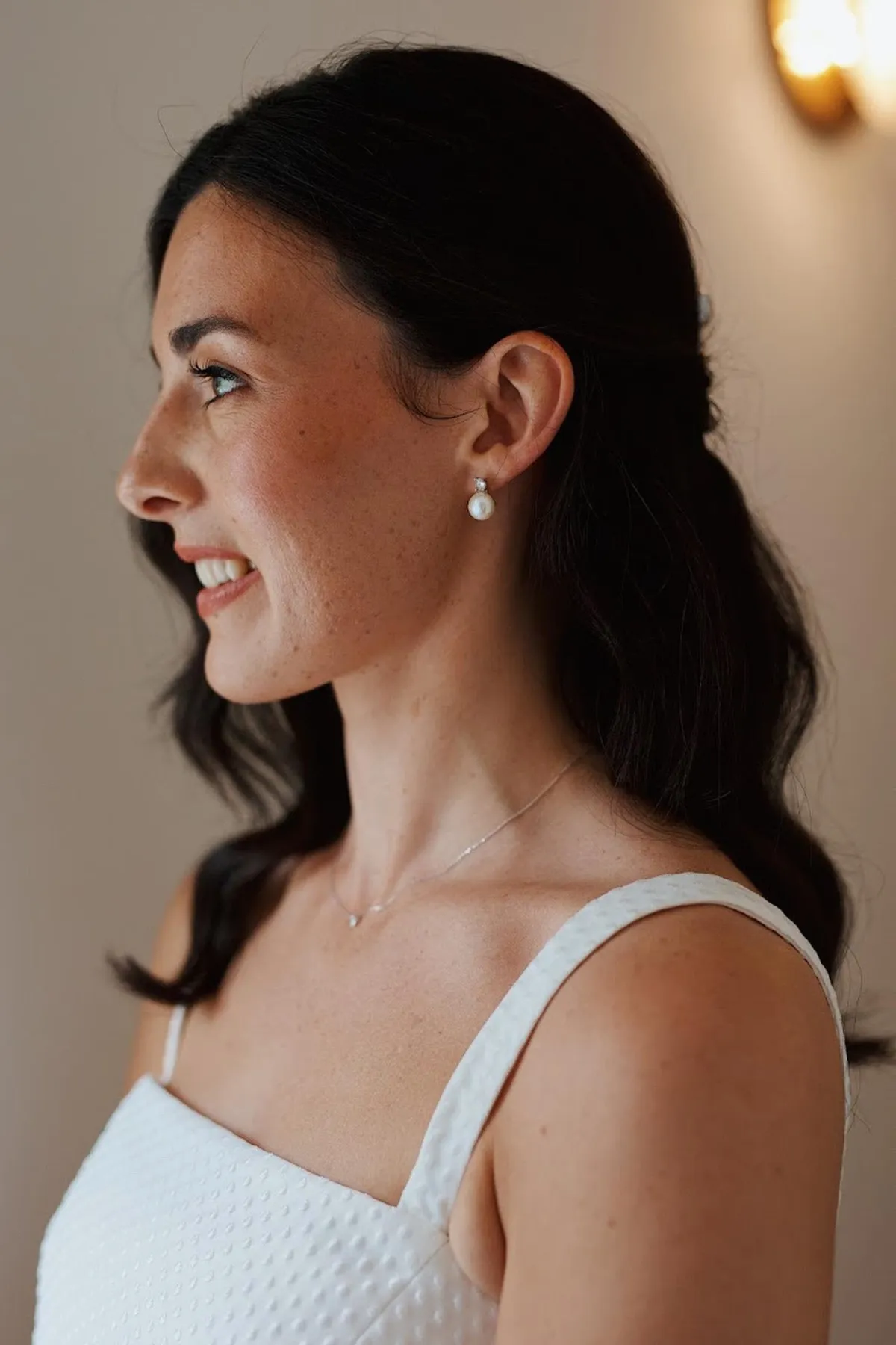 Classic bride with a natural glow