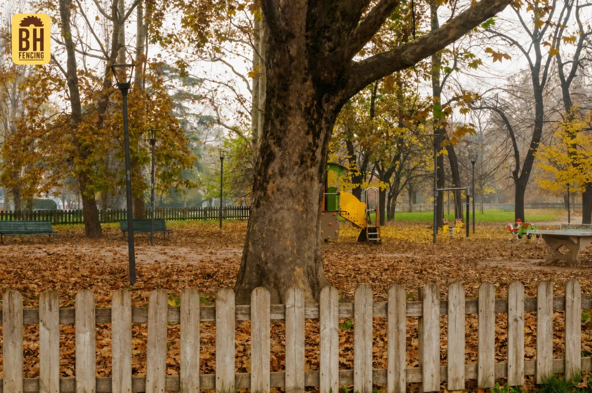 Why Fall Is Fence Season in Ontario: The Smartest Time to Install Before Winter