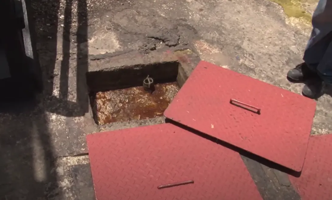 Barbados emergency plumber mending blockek drain