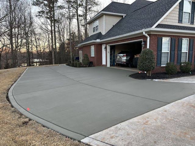 Huntsville Concrete Pros builds and installs Driveway