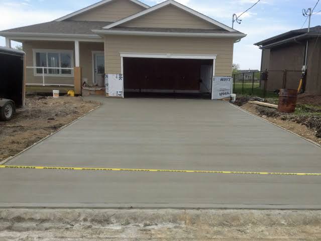 Huntsville Concrete Pros builds and installs Driveway