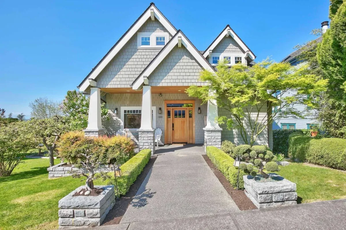 beautiful Tacoma craftsman home with pristine landscaping