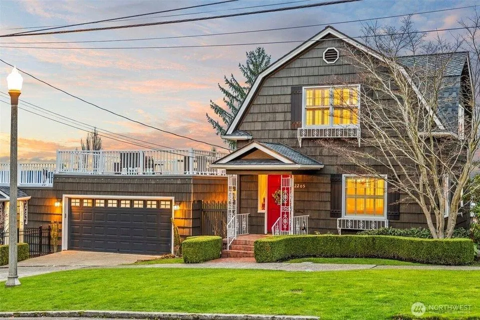 Beautiful Tacoma home with an attached garage and well-maintained exterior.