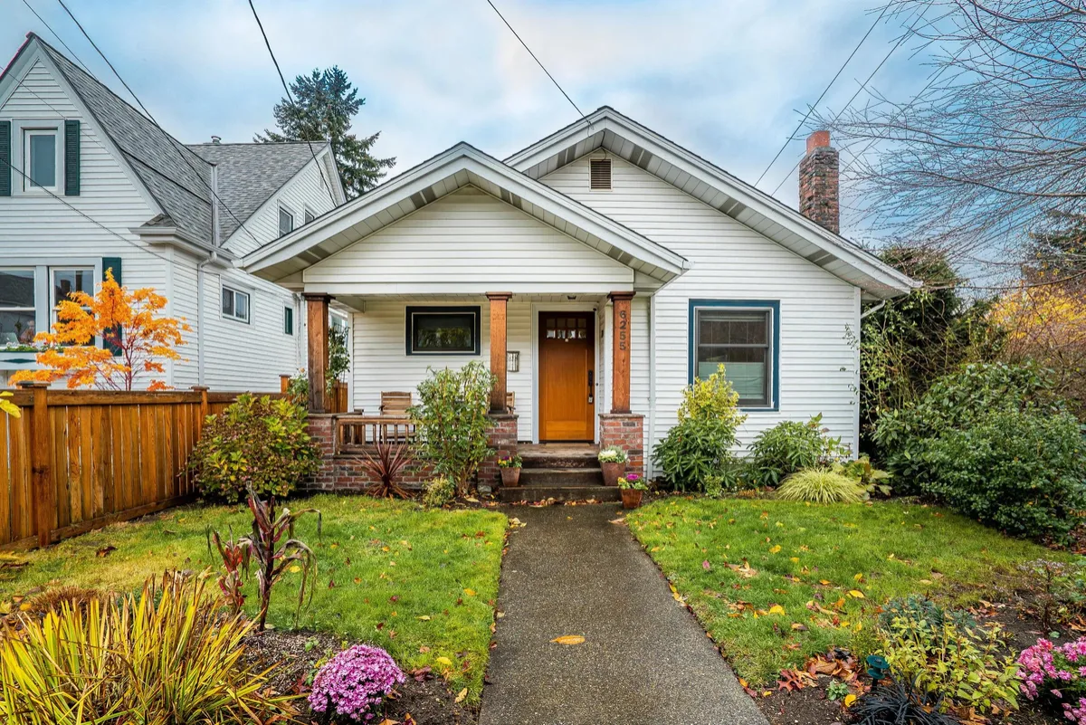 Pacific Northwest craftsman home with fall landscaping surrounding its foundation.