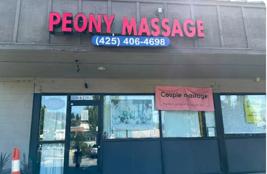 Peony Massage Clinic Entrance and Parking for Bothell Clients