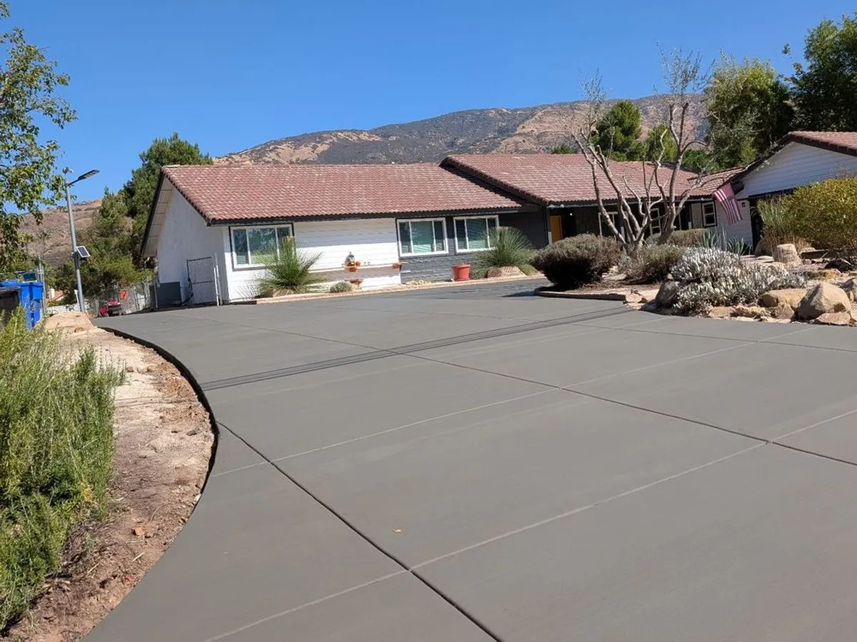 Palm Springs Concrete builds and installs driveways.