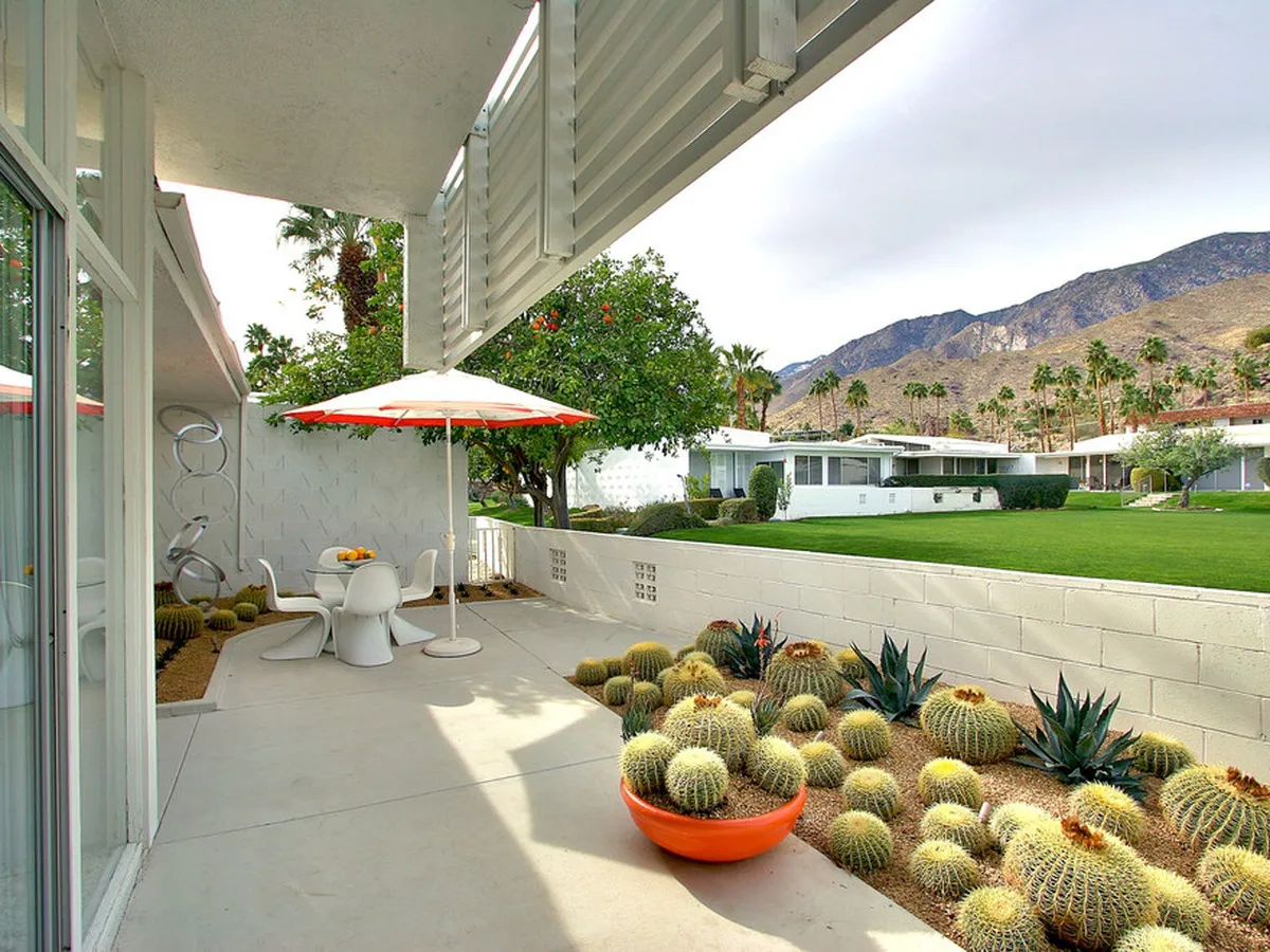 Palm Springs Concrete builds and installs patios.