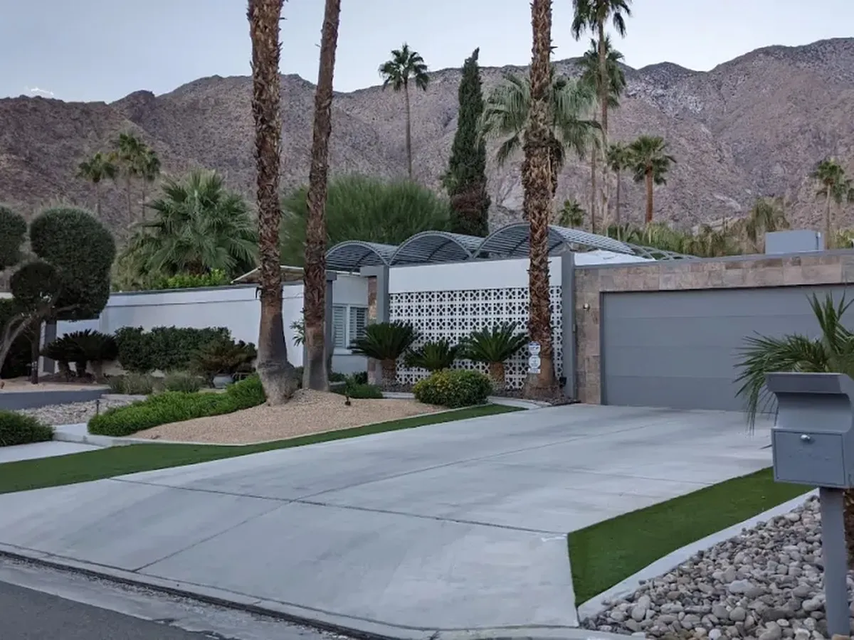 Palm Springs Concrete builds and installs driveways.