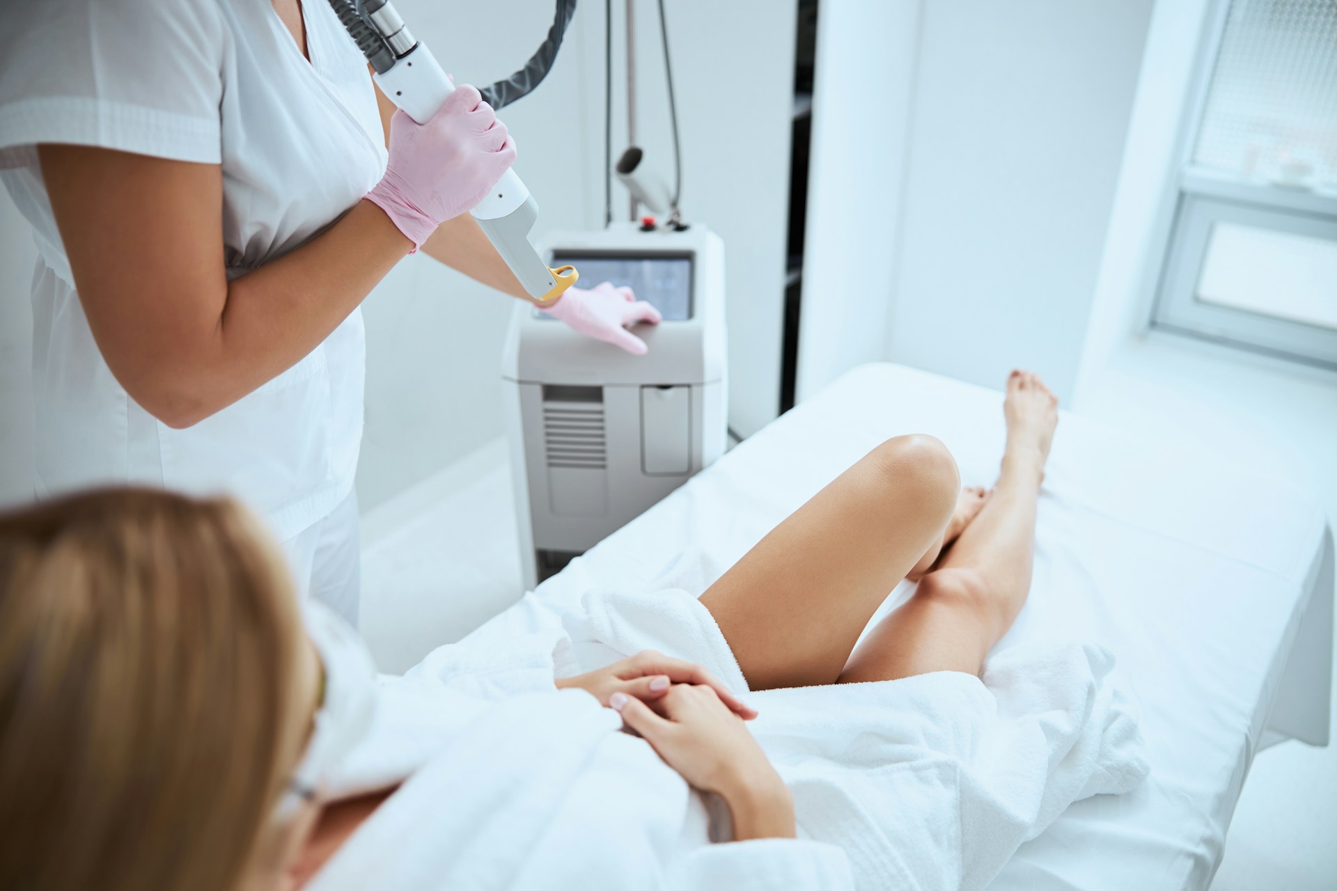 What to Expect From Spider Vein Removal Before Pool Season