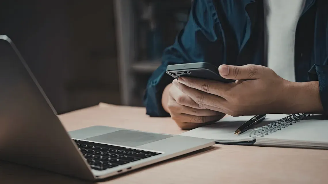 The 10 Features Every Field Time Clock App Must Have (Before You Choose One)