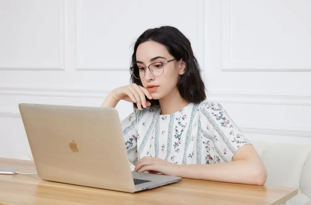 Computer Glasses for the Modern Workday: Do They Actually Reduce Eye Strain?