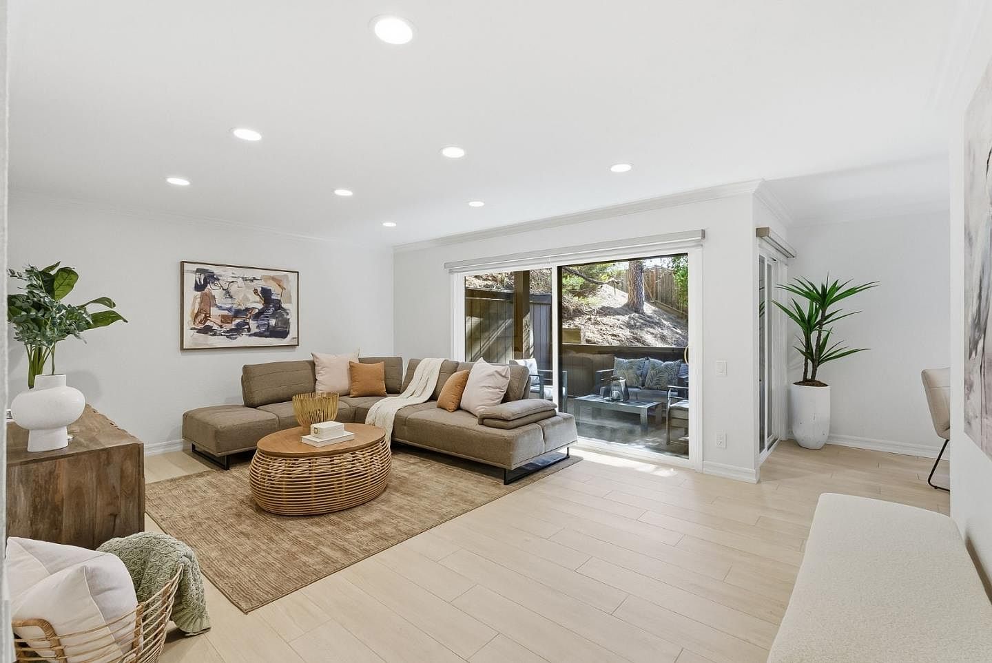 $790,000 | San Carlos | 2 Beds | 2 Baths | 1,040 Sq Ft