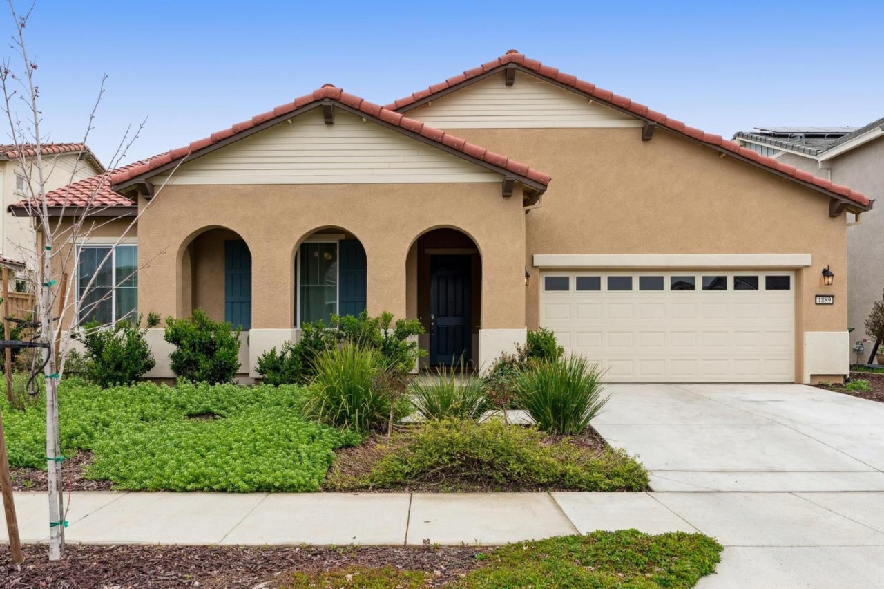 $798,000 | Brentwood | 3 Beds | 2 Baths | 2,015 Sq Ft