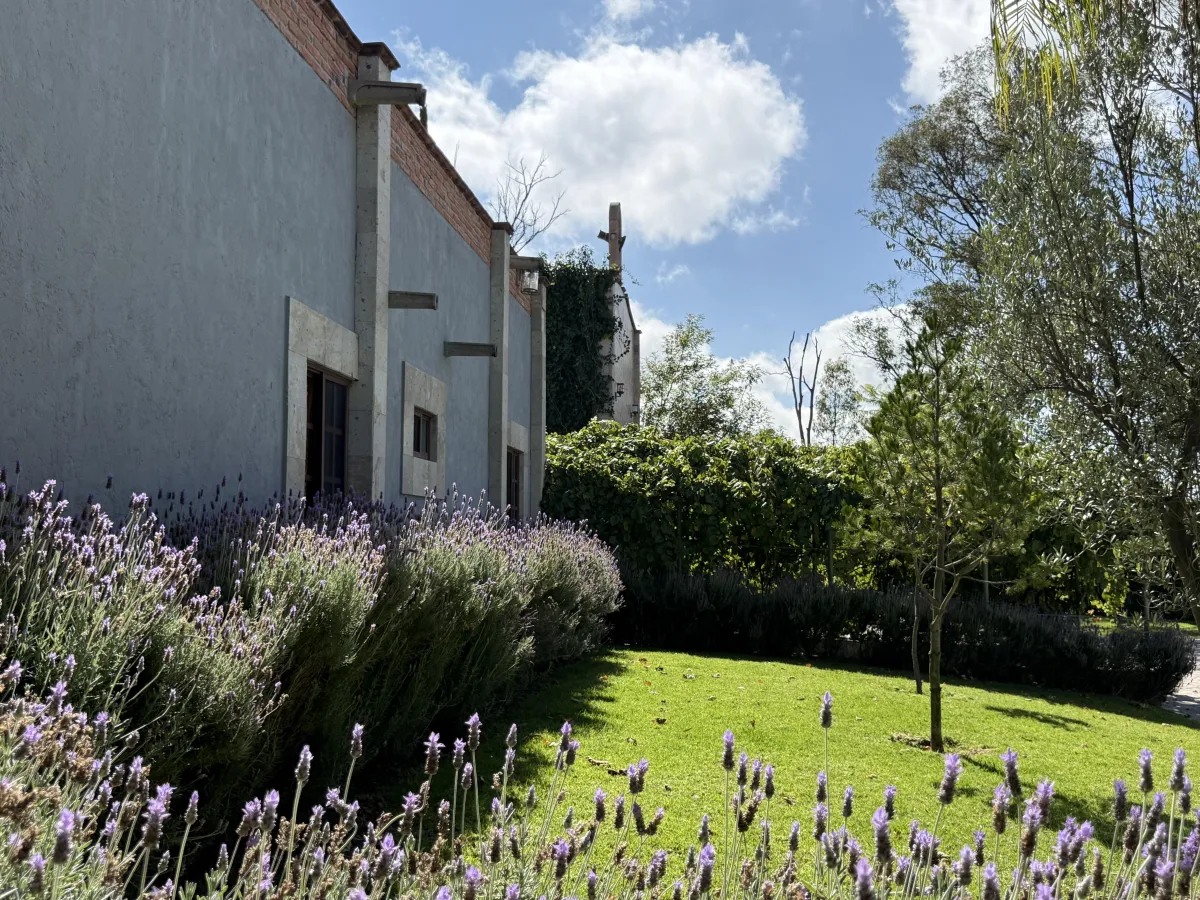 Jardines de la hacienda Casa Kuxtal en Polotitlán