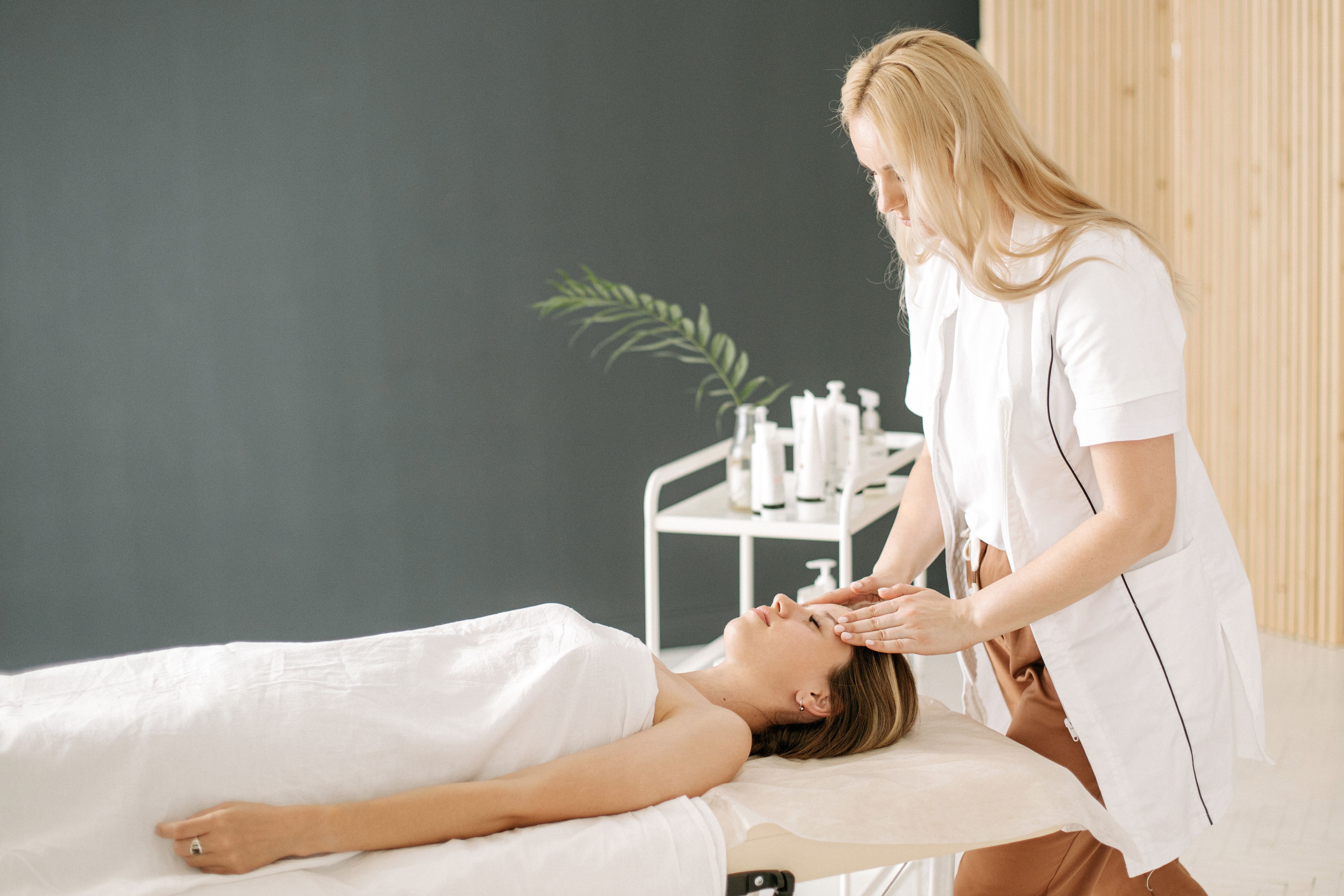 What to Expect at Your First Massage Therapy Appointment in Royal Vista