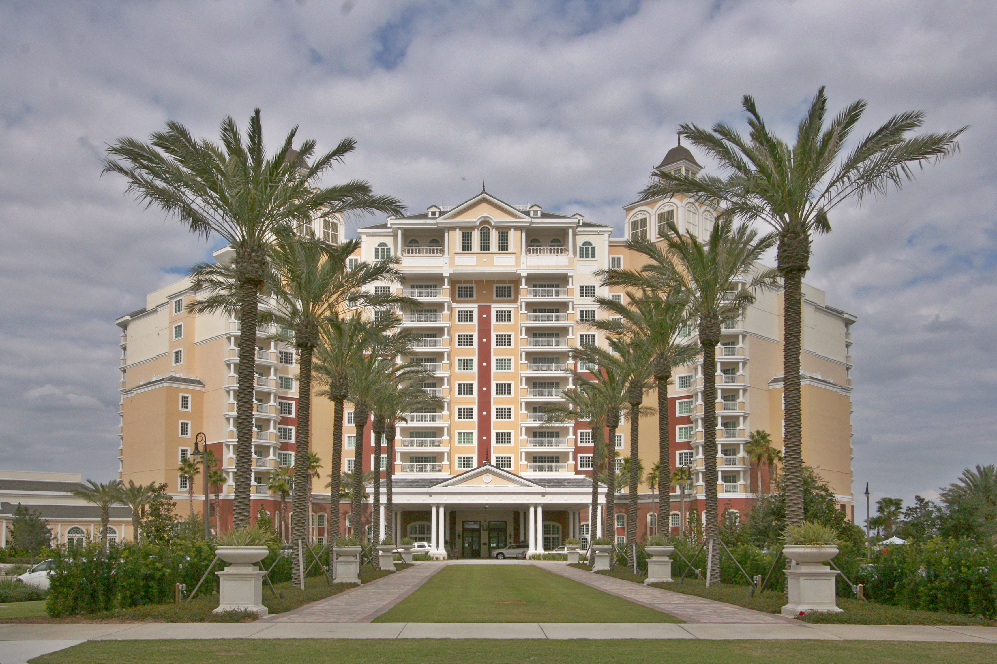 Reunion Grande Hotel Front