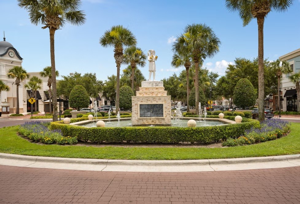 Winter GardenFlorida shopping and dining entrance
