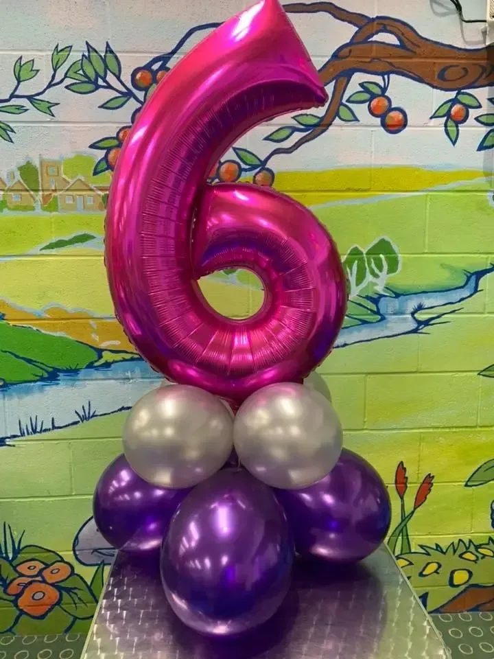 Number balloon display on a base