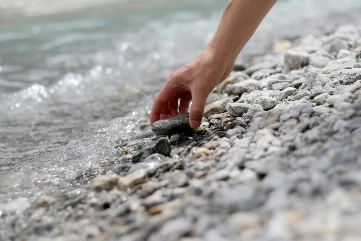 a neon sign that says we hot on it