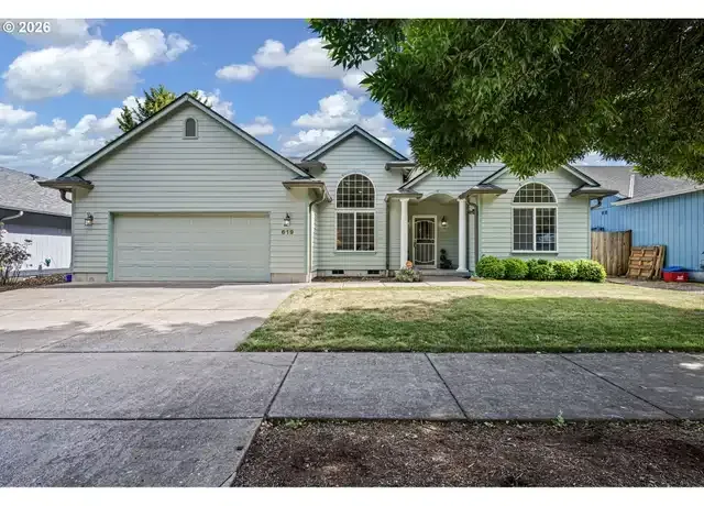 Eugene Concrete builds and installs Driveway