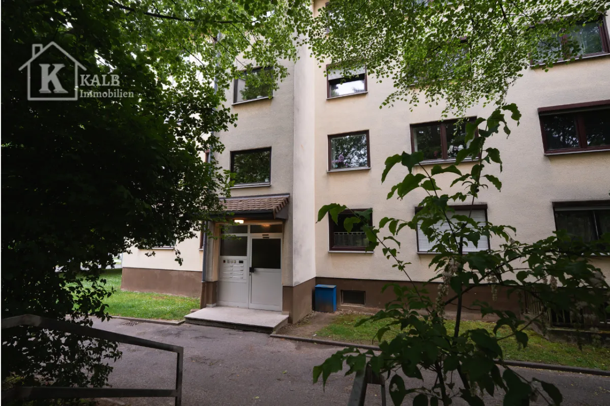 Hauseingang des Mehrfamilienhauses zur Eigentumswohnung in Niederwerrn
