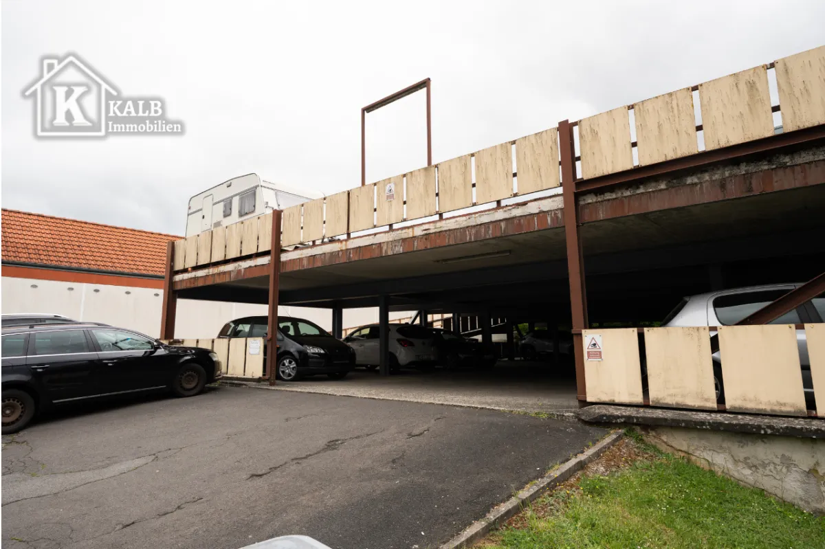 Parkhaus der Wohnanlage zur 3-Zimmer-Eigentumswohnung in Niederwerrn