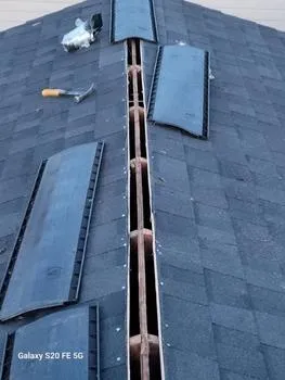 Roof ridge vents