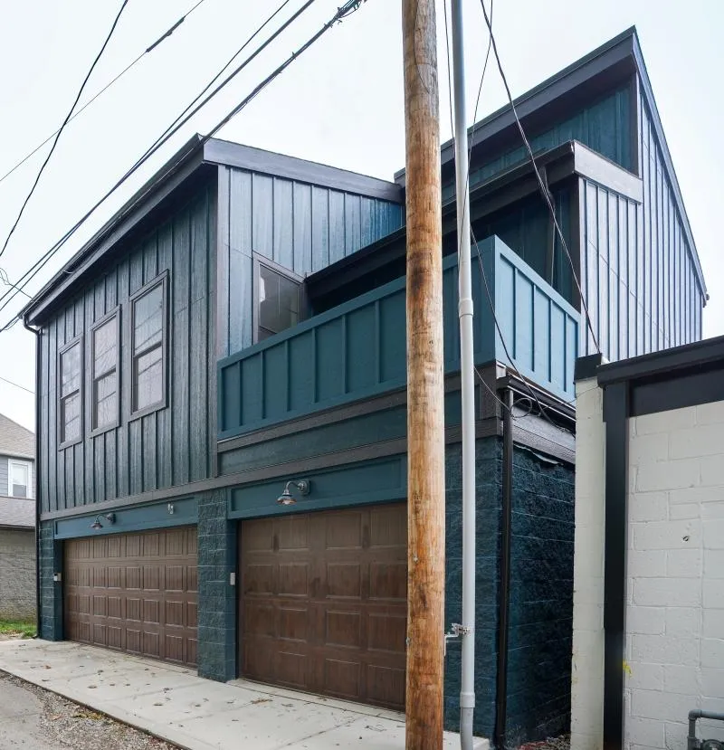 376 E Whittier