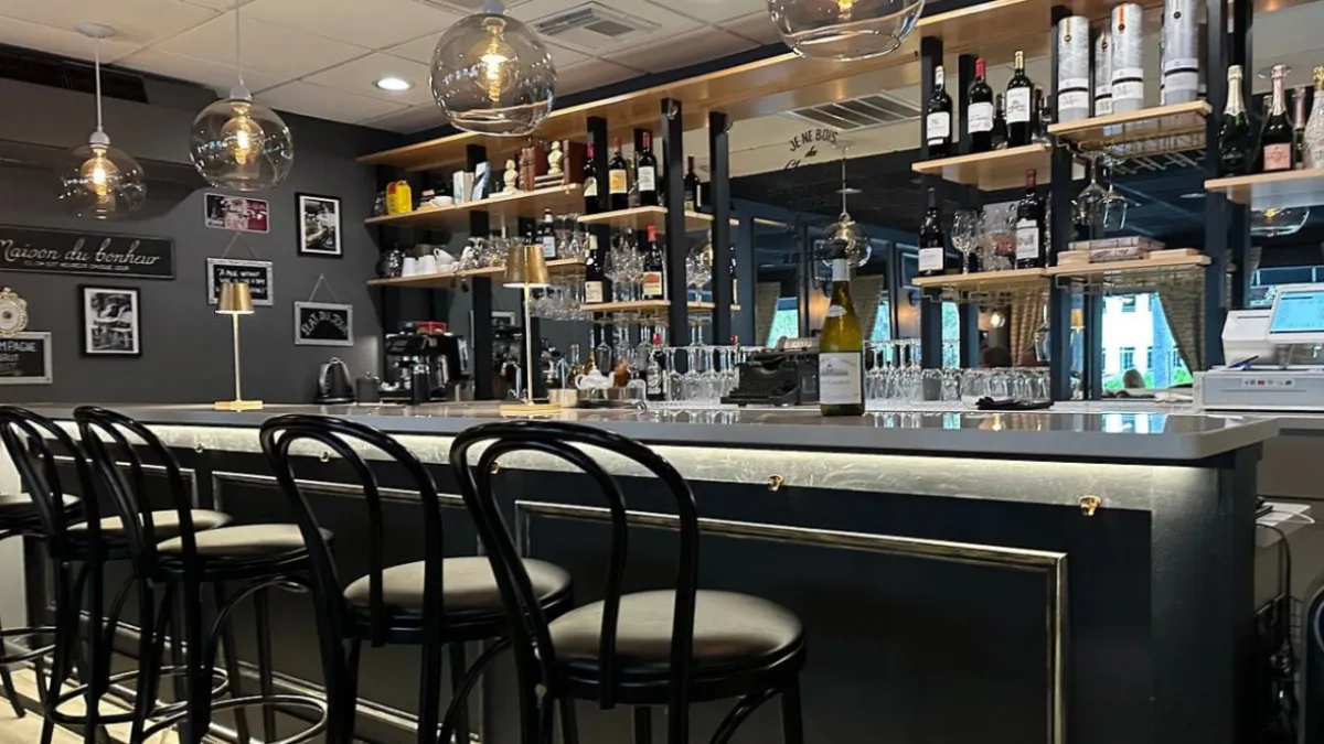 Cozy French bistro dining room – Figaro Bistro Sarasota