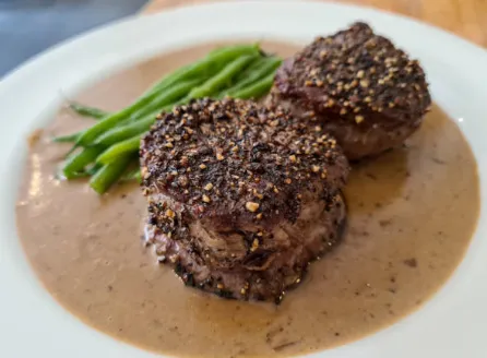 Intimate French restaurant ambiance – Figaro Bistro