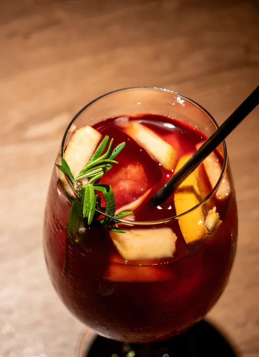 Intimate French restaurant ambiance – Figaro Bistro