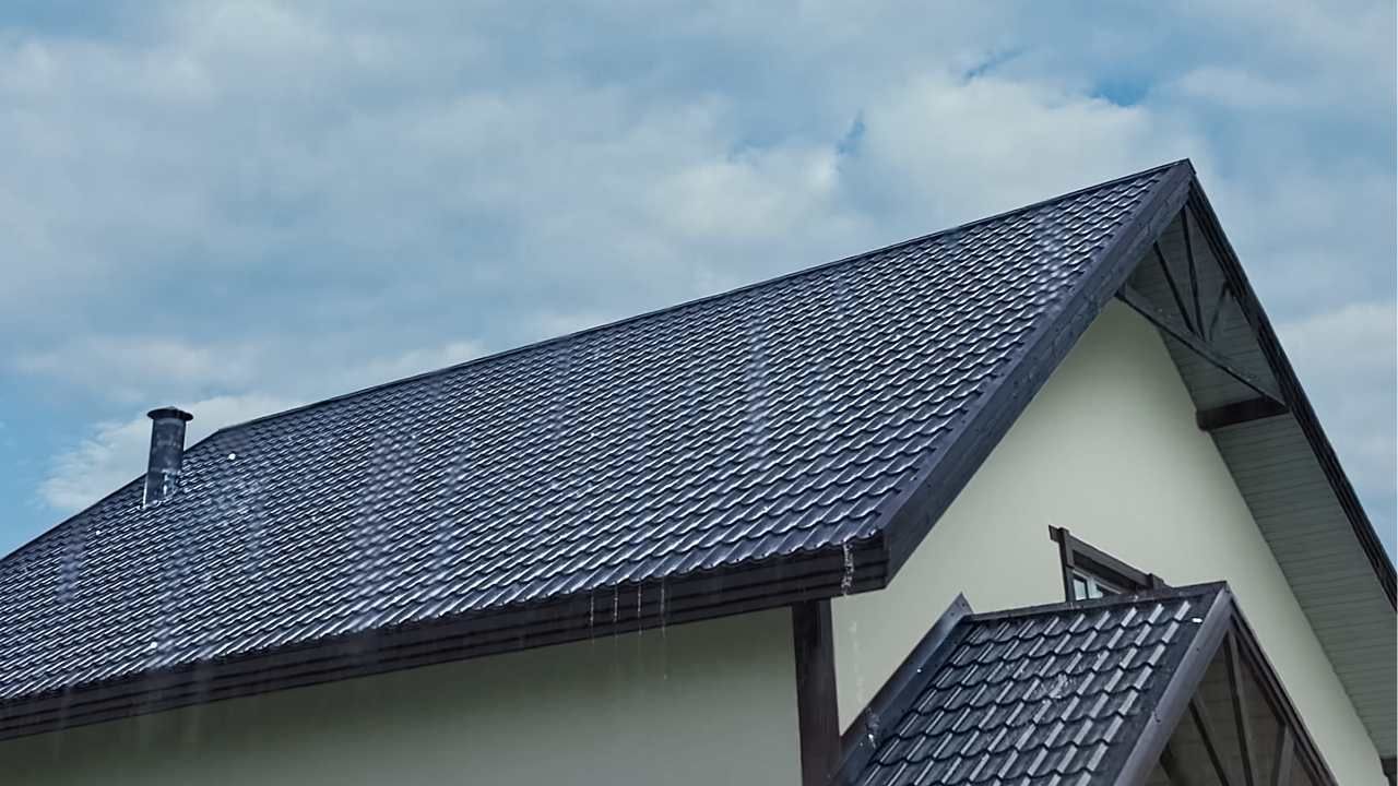 metal roof vs asphalt shingles