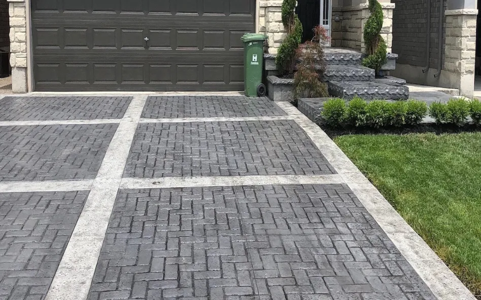 Boca Raton Concrete builds and installs driveways