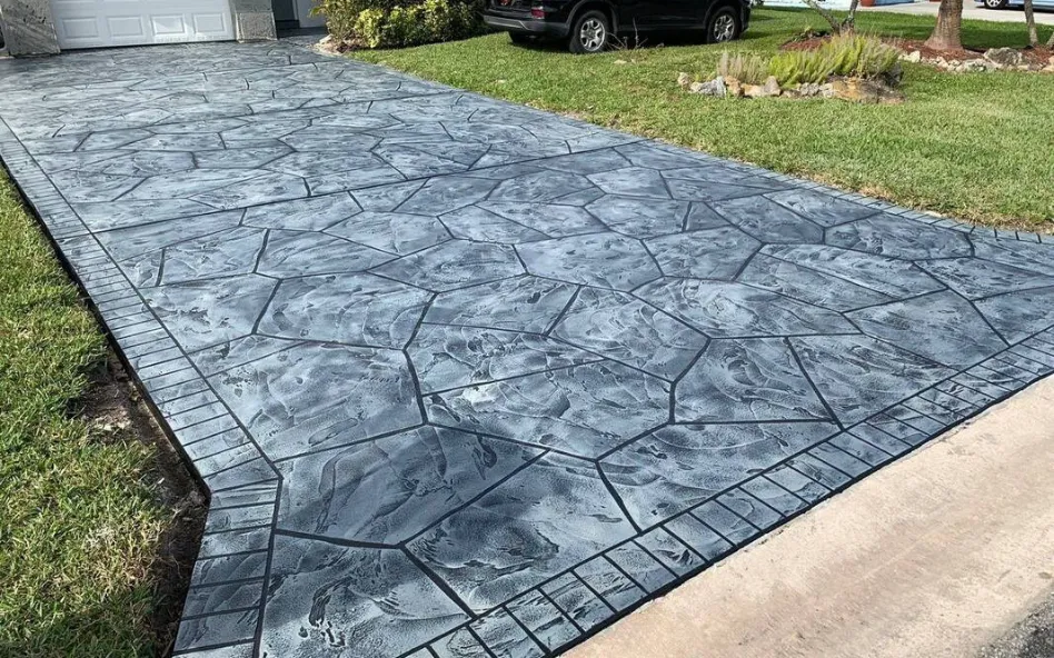 Boca Raton Concrete builds and installs driveways