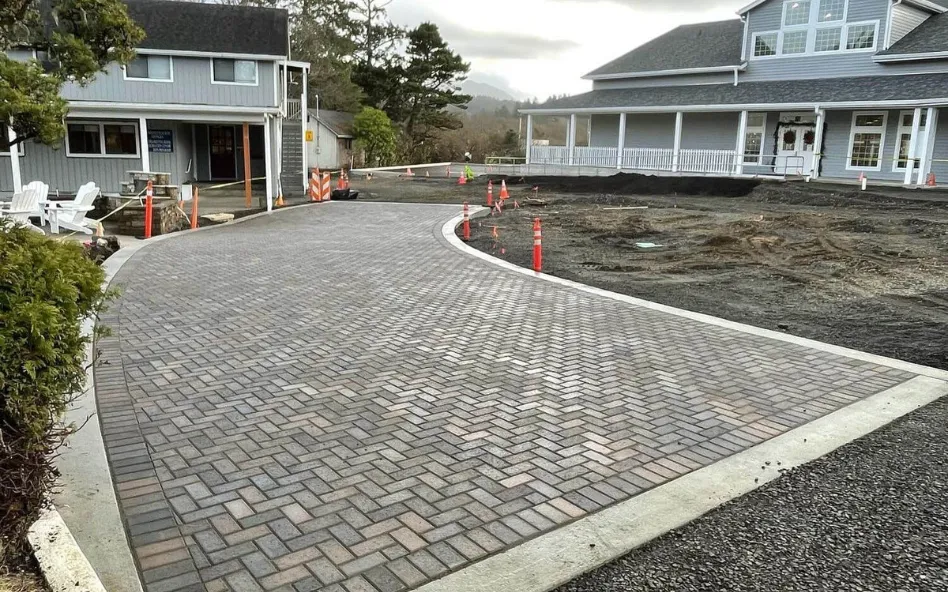 Boca Raton Concrete builds and installs driveways