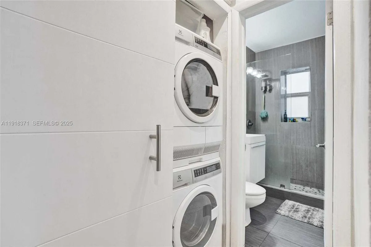 10076 E BAY HARBOR DR. UNIT#76D - Photo 1