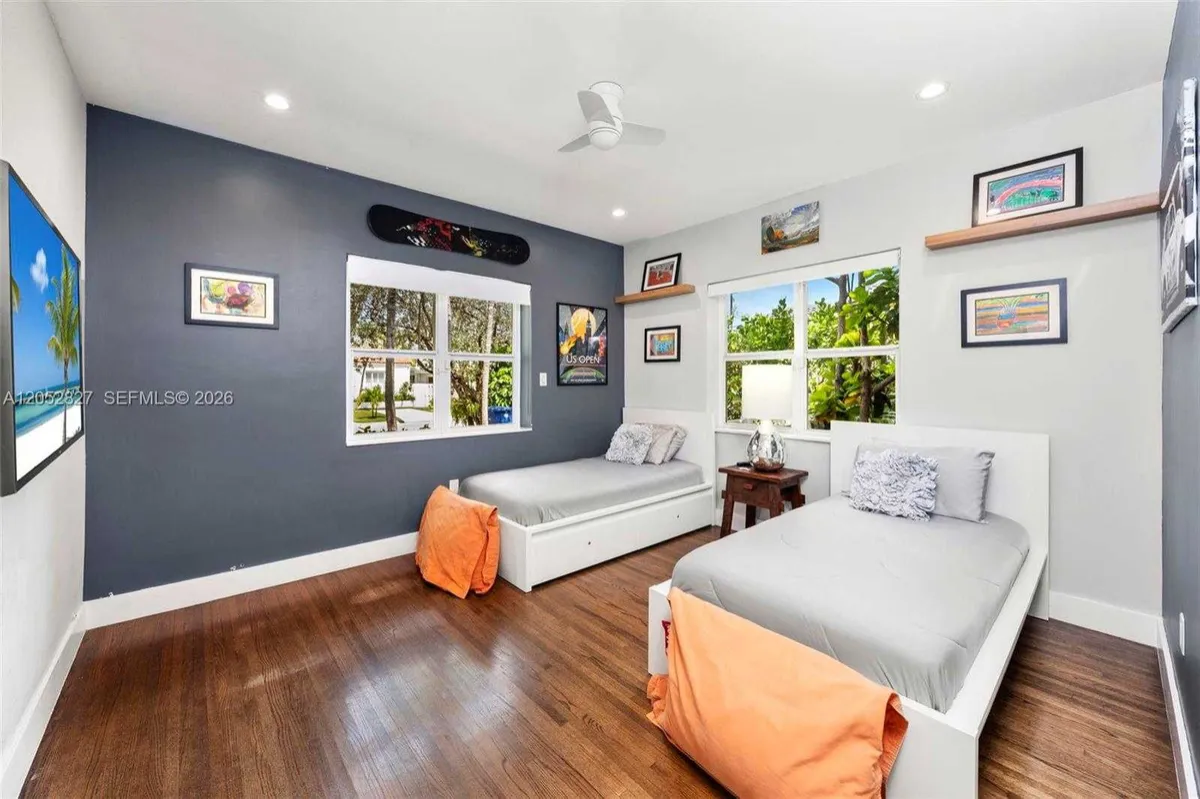 9172 CARLYLE AVE, SURFSIDE - Photo 1